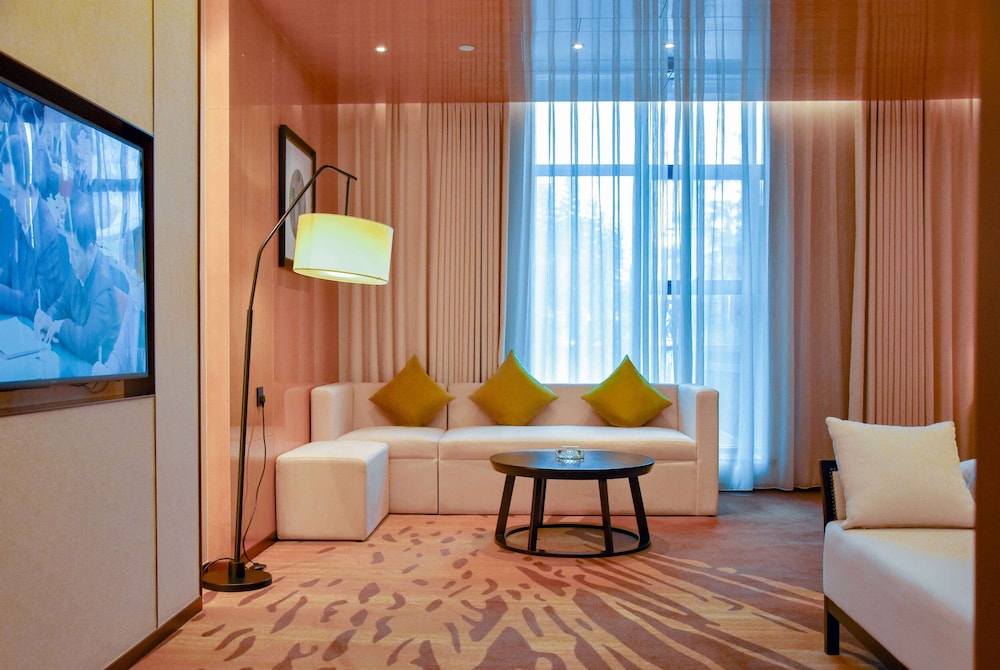 Business Room, 1 King Bed, Smoking