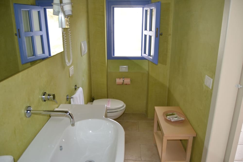 Standard Double or Twin Room - Photo 7