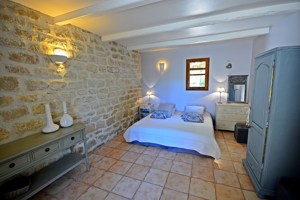 Comfort Double or Twin Room, 1 King Bed, Private Bathroom, Garden View (Les Baux) photo 2