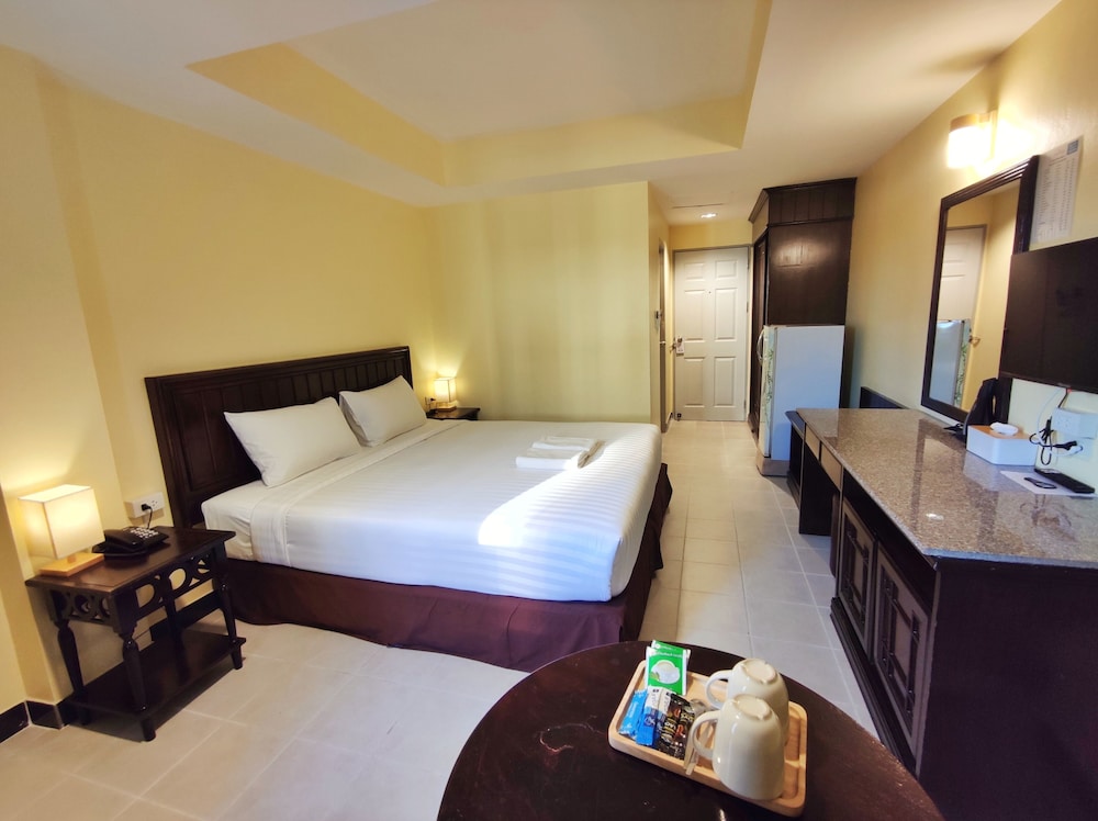 Standard Room, 1 King Bed, City View - Photo 8
