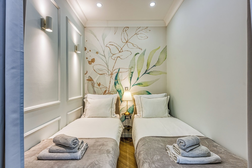 Family Studio (Boutique Downtown Studio 4)