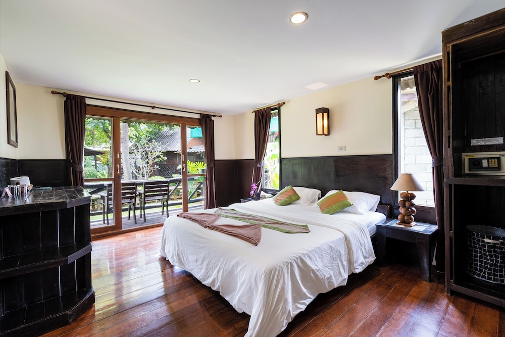 Deluxe A/C Bungalow - Double Bed