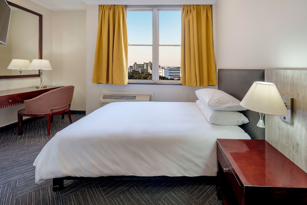 Room, 1 King Bed, City View - Photo 5