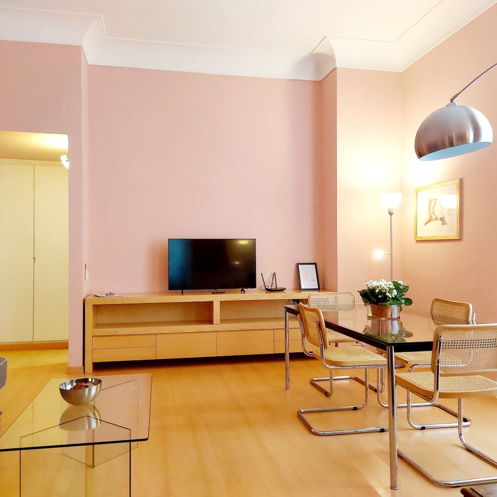 Premier Condo, 1 Bedroom, Garden View, Annex Building photo 3