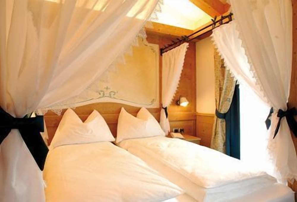 Double or Twin Room (Spa Access) photo 3