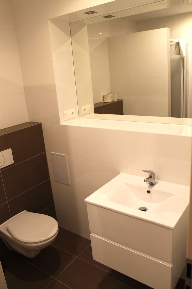 Family Apartment, 2 Bedrooms, Balcony, City View - Photo 3