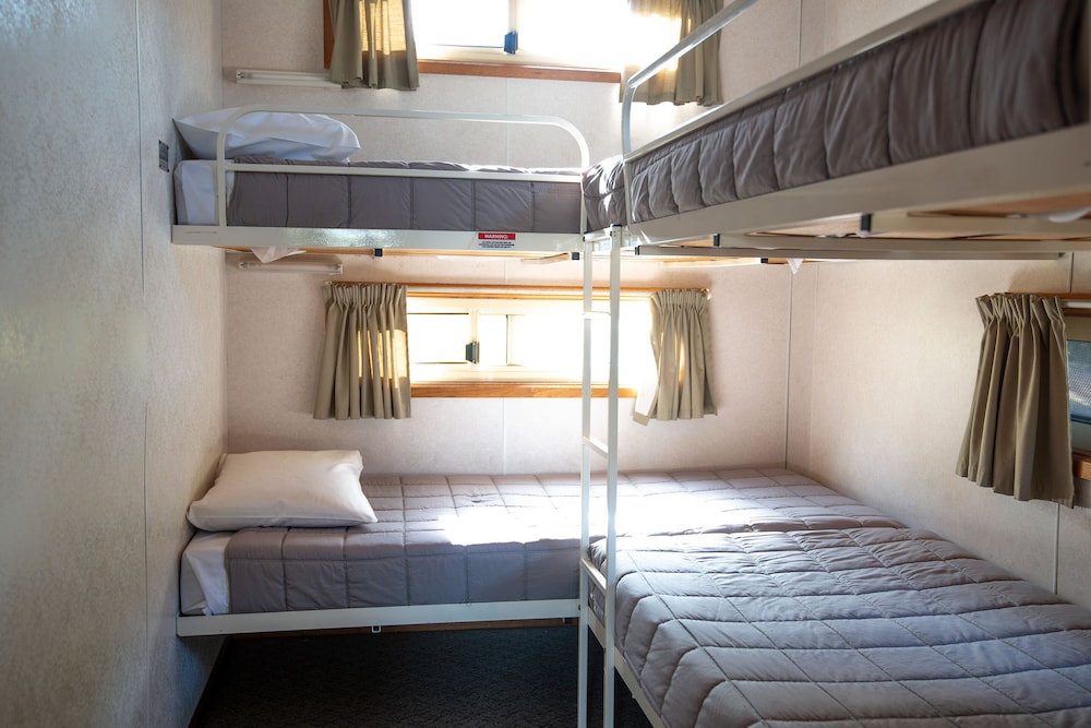 2 Bedroom Cabin 6 Pax photo 2