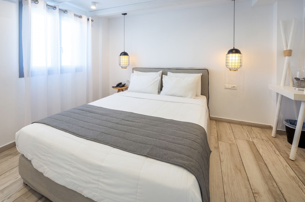 Suite (The White) - Photo 4