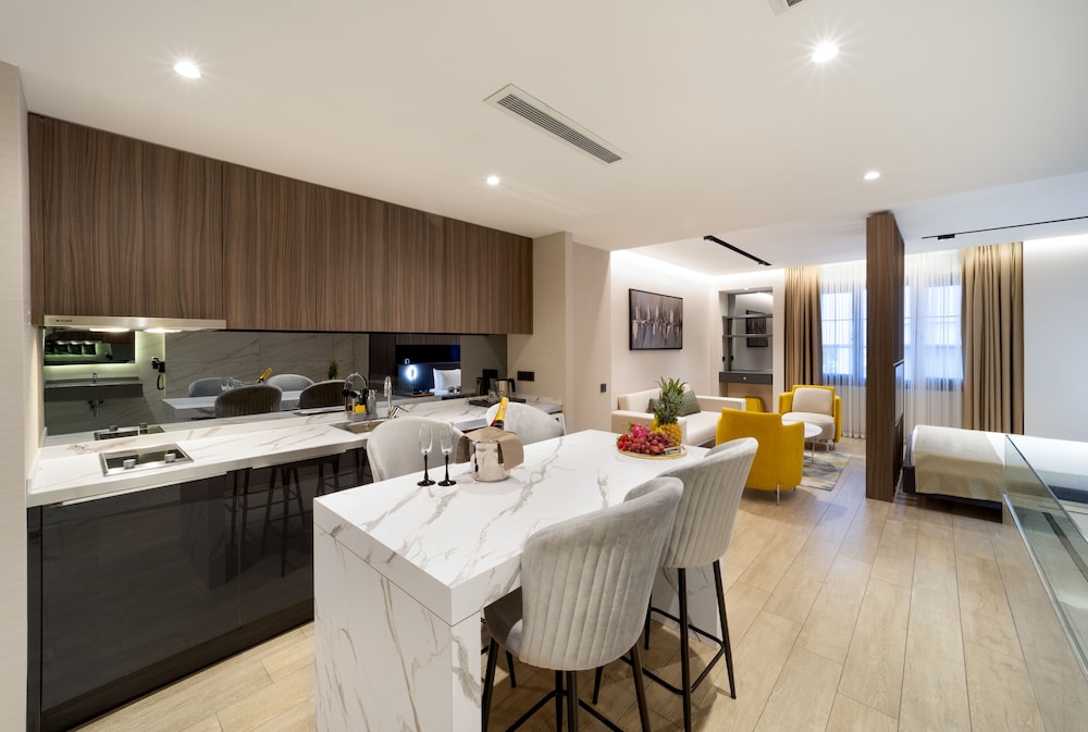 Luxury Suite photo 2
