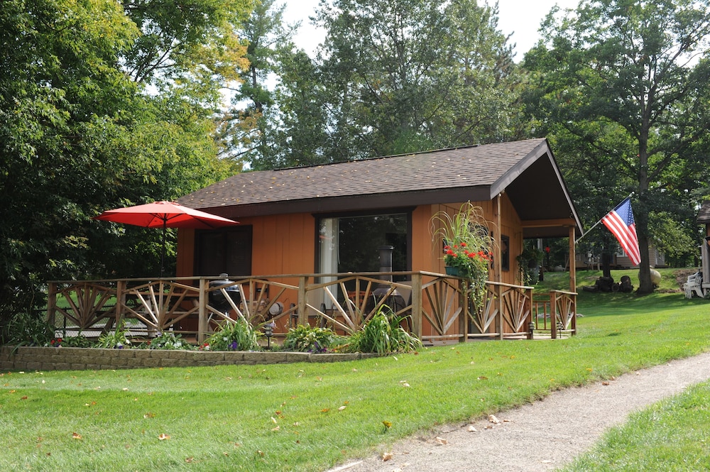 Cabin 6, Lakefront photo 3