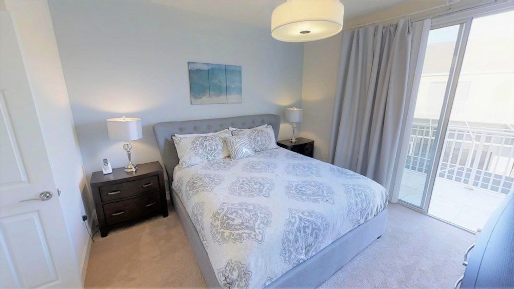 Family Townhome, Private Pool, Garden Area photo 3