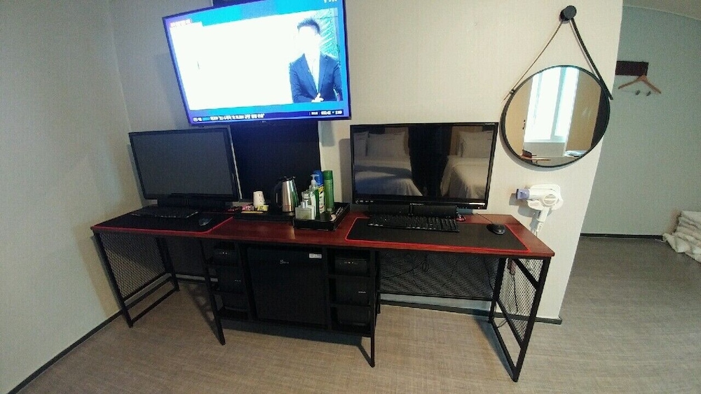 Premier Room (2pc) photo 3