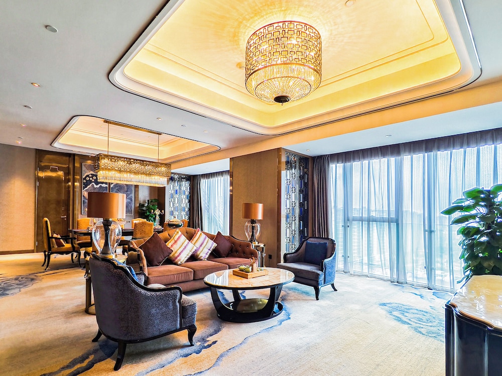 Executive Suite, City View photo 3