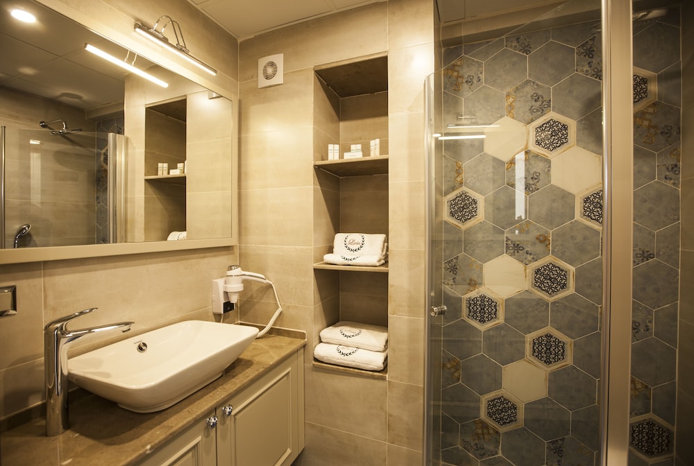 Deluxe Double or Twin Room - Photo 5