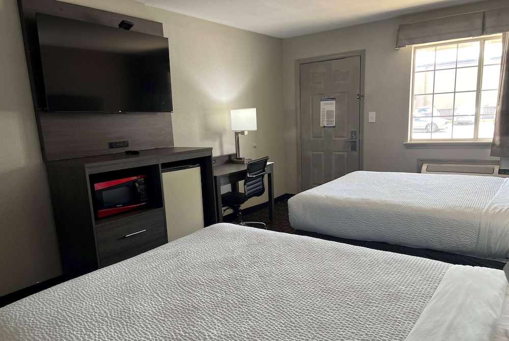 Suite, 2 Queen Beds - Photo 7