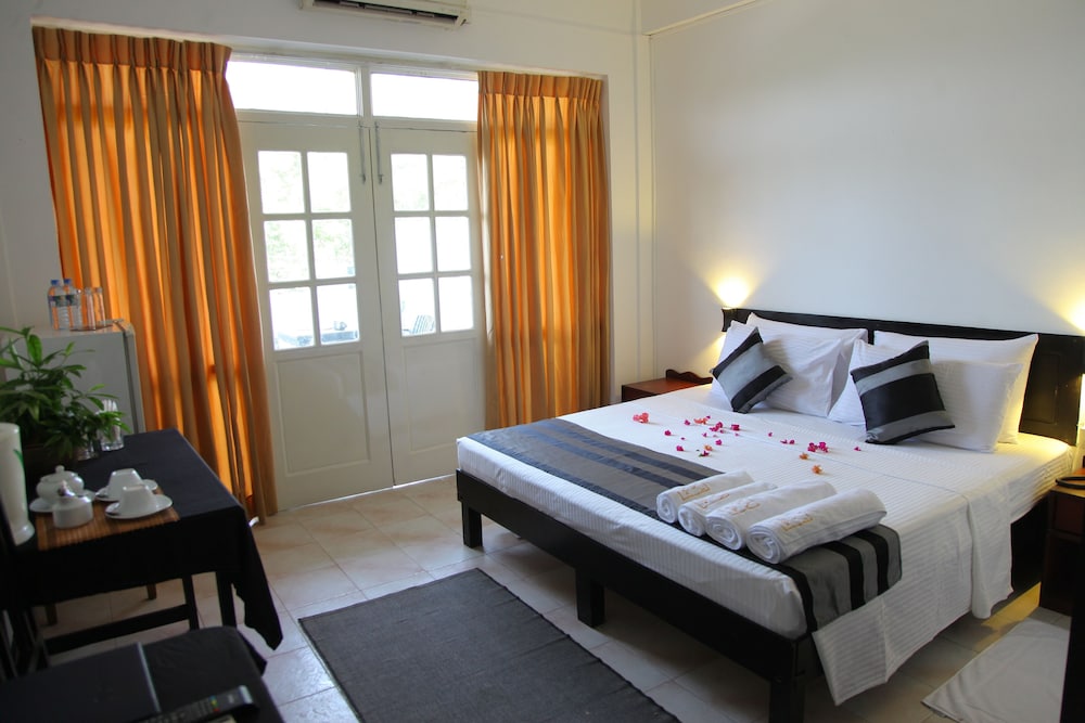 Standard Double Room, Balcony, Garden View