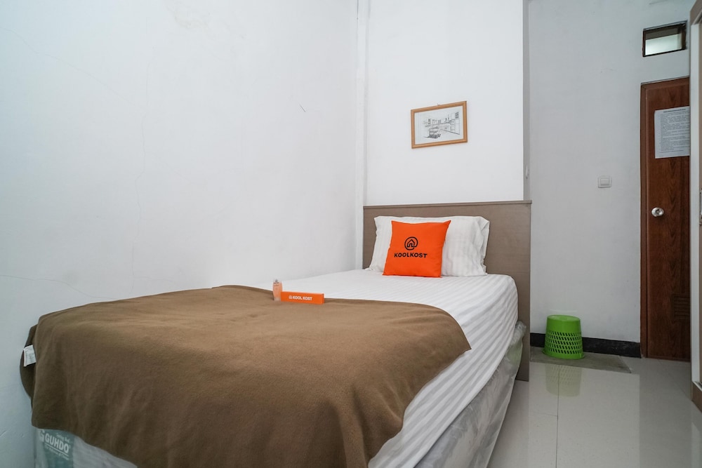 Standard Single Room (without A/C) photo 3