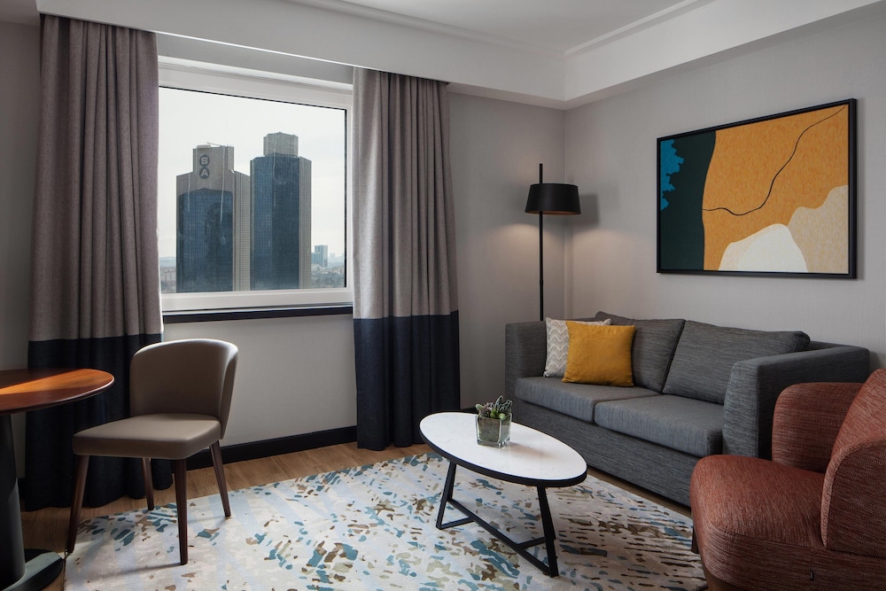 Club Suite, 1 King Bed, Corner
