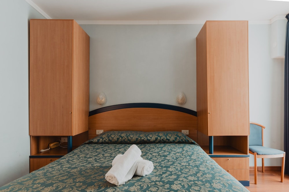 Economy Double or Twin Room photo 3