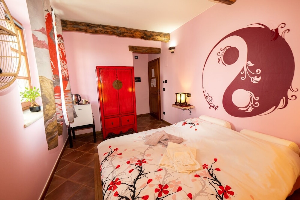 Deluxe Double Room, Private Bathroom, Hill View photo 1