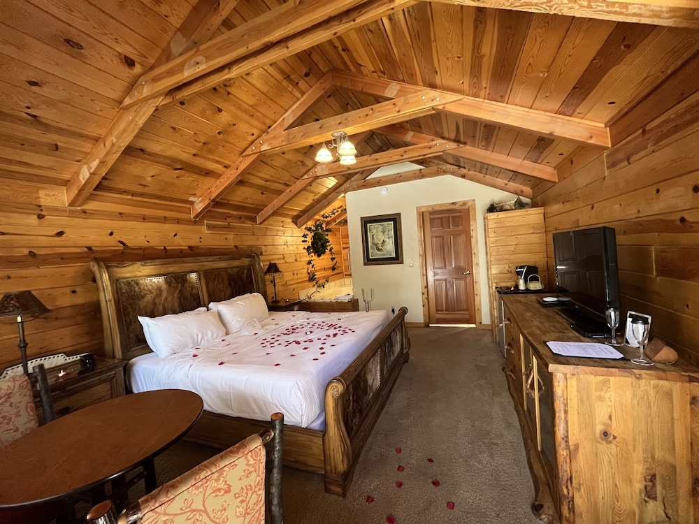 Cabin, 1 King Bed
