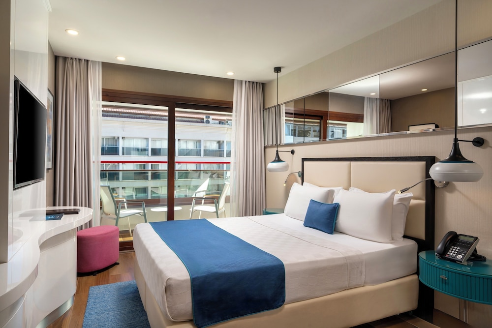 Superior Double Room, 1 Queen Bed, Partial Sea View photo 1