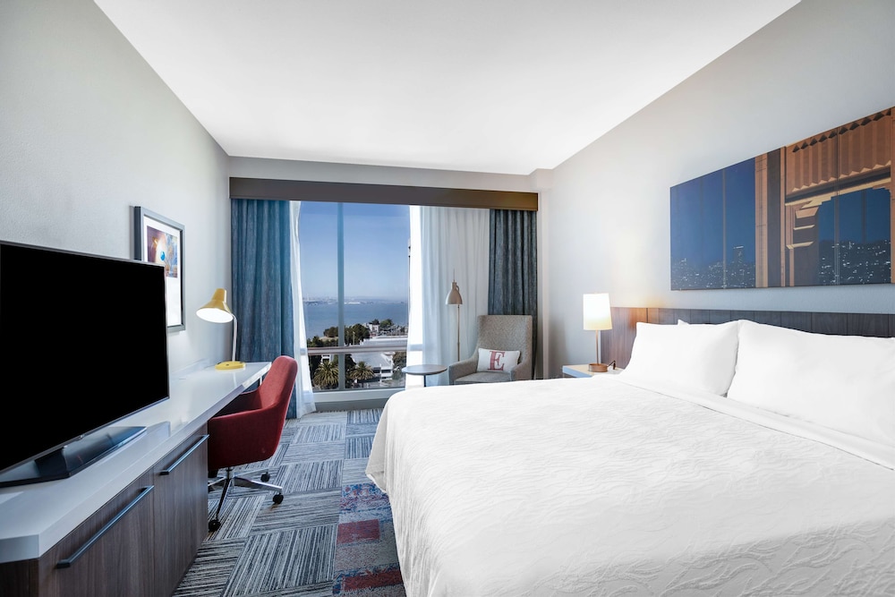 Room, 1 King Bed, Bay View (High Floor) - Photo 5