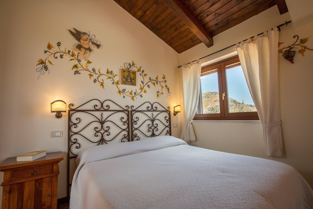 Double Room - Photo 2