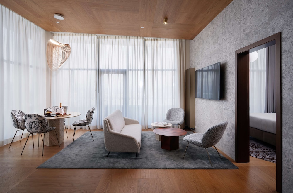 Parliament Suite - Photo 5