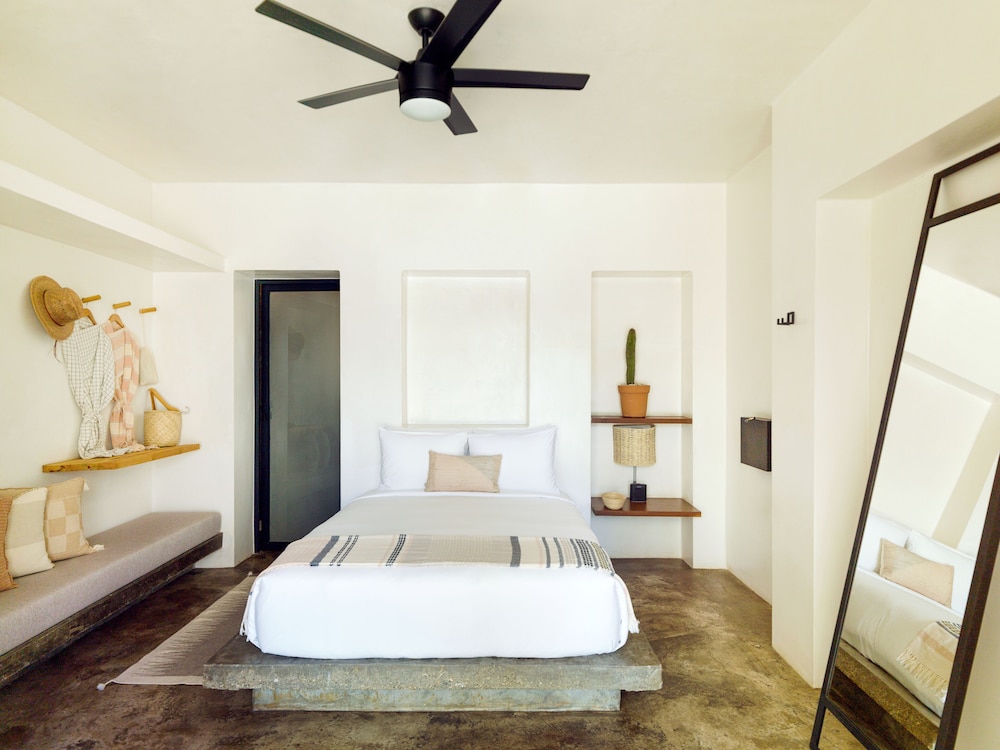 Room (Surfer's Hideout) - Photo 1