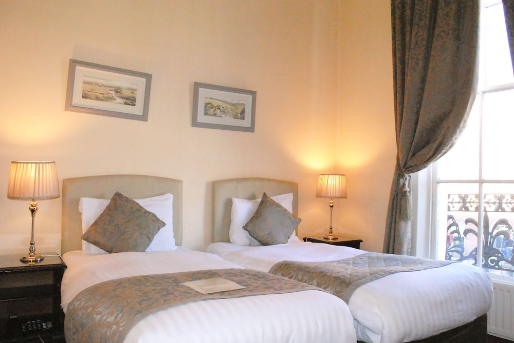 Standard Twin Room, 2 Twin Beds, Ensuite, City View photo 2