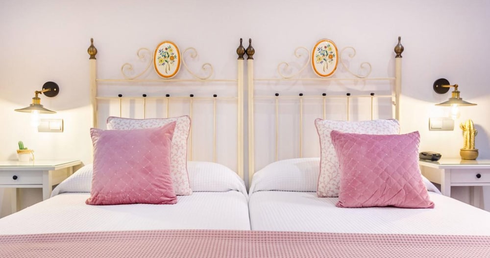 Double Room - Photo 8