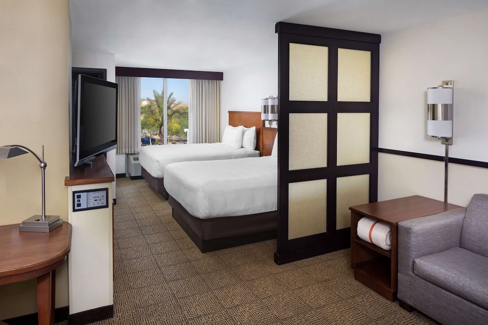 Room, 2 Queen Beds - Photo 3