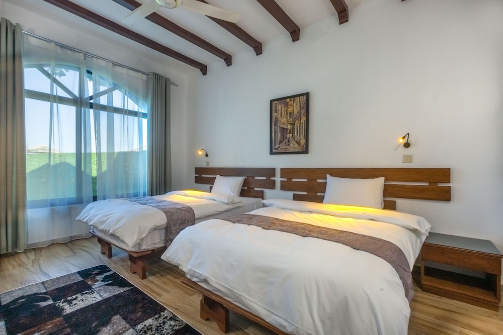 Royal Villa photo 2