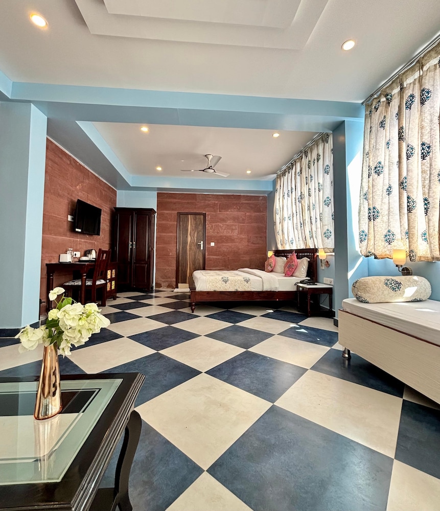 Lake View Junior Suite , King Bed ( 3rd Floor ) photo 2