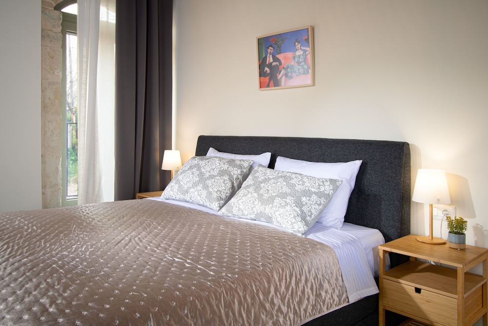 Deluxe Apartment, Pool View