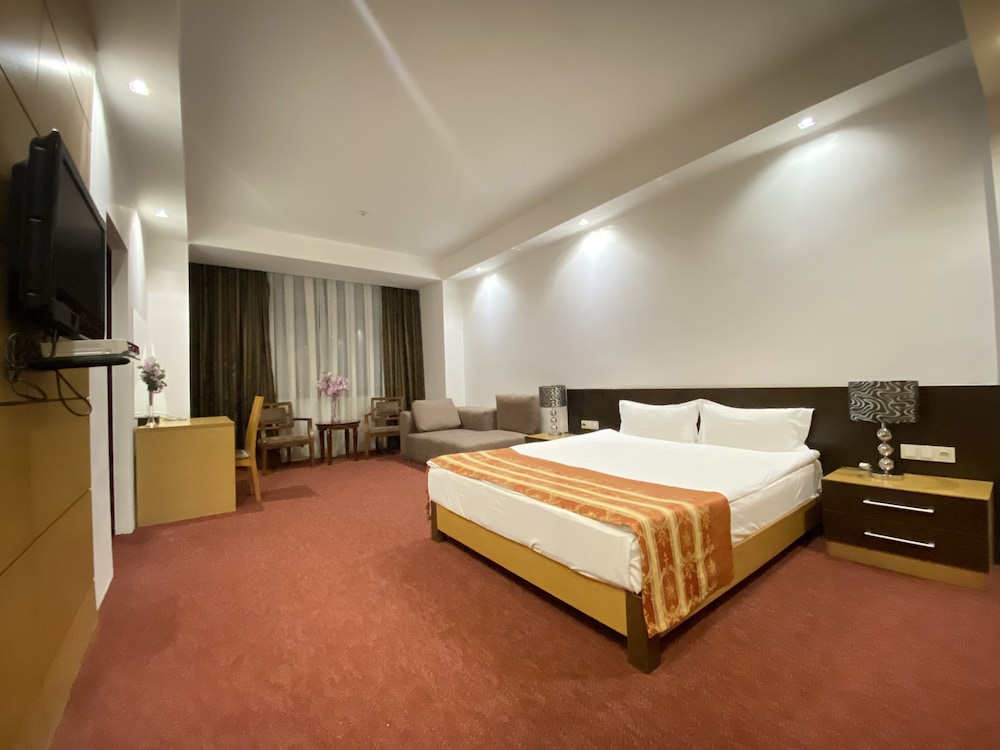 Deluxe Suite photo 2