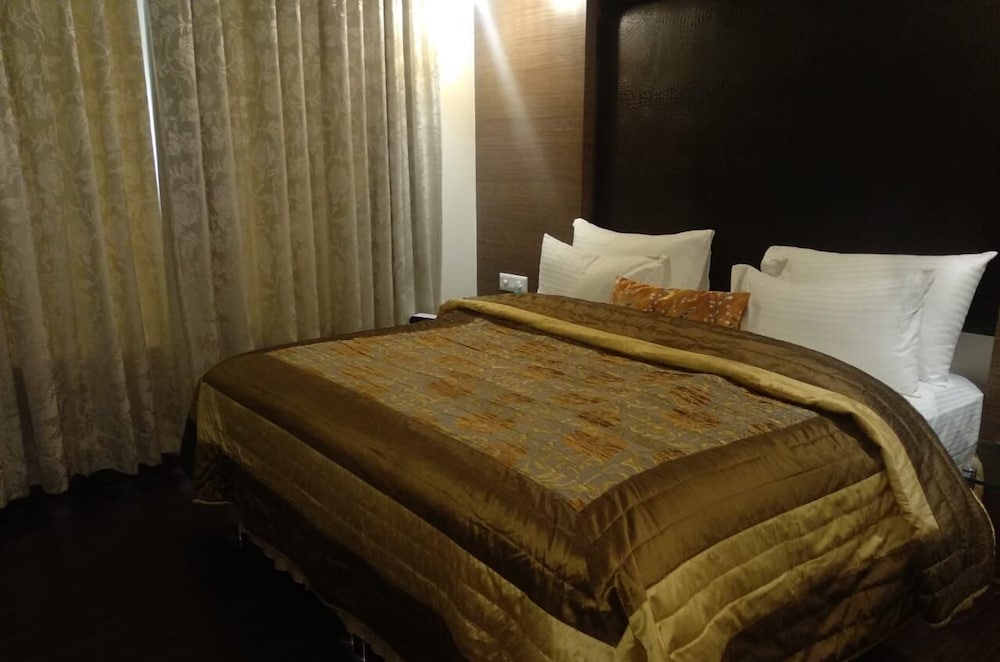 Suite with Bathtub photo 2