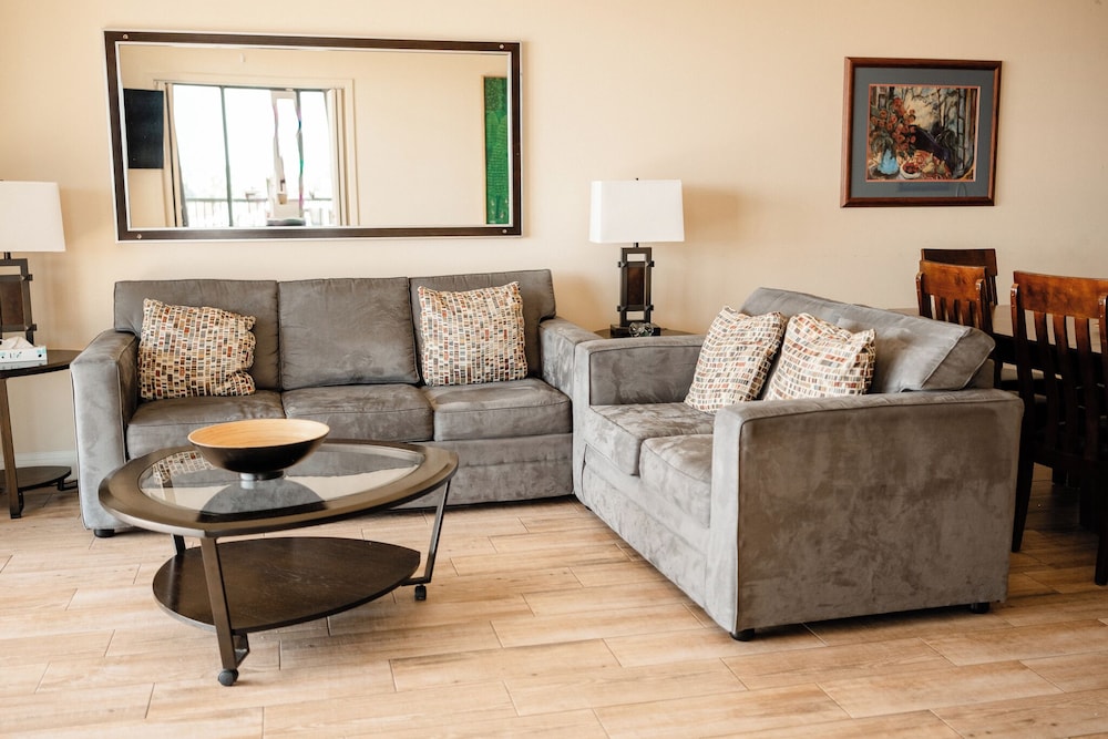 Room, Multiple Beds, Non Smoking, Lake View photo 1