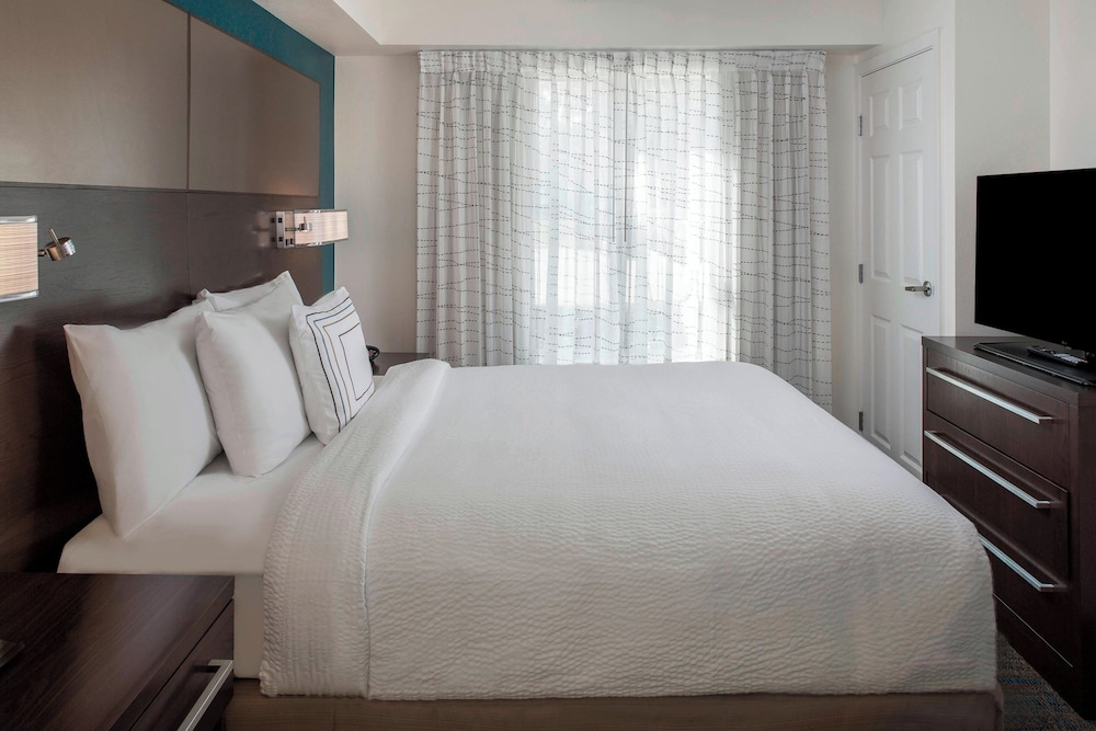 Suite, 1 Bedroom - Photo 2