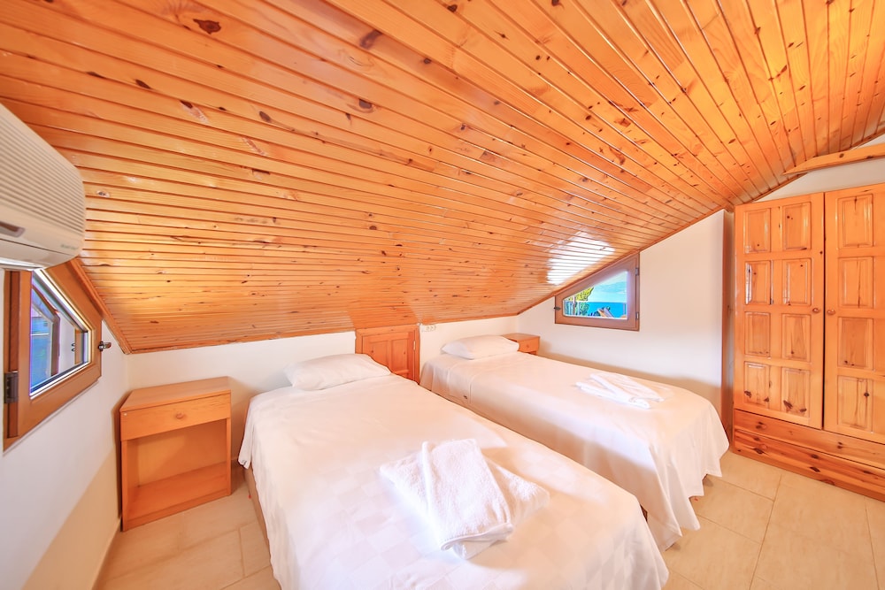 Traditional Apartment, 2 Bedrooms, Balcony, Sea View