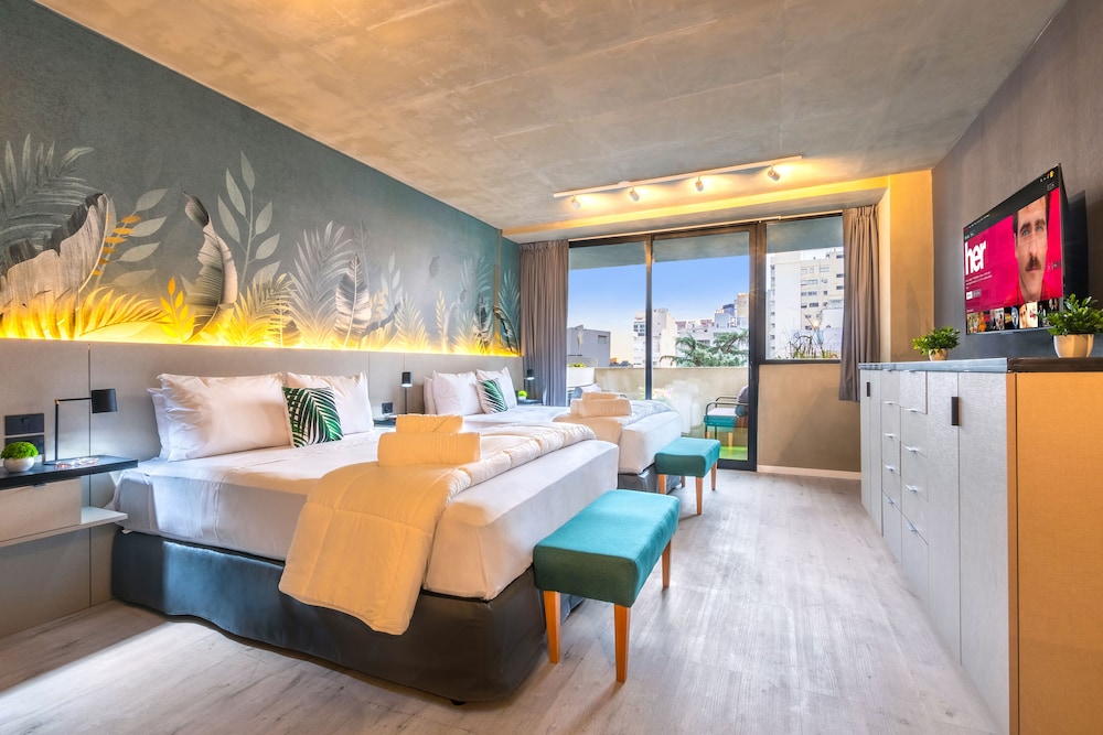 Studio, 2 Queen Beds, Balcony photo 1
