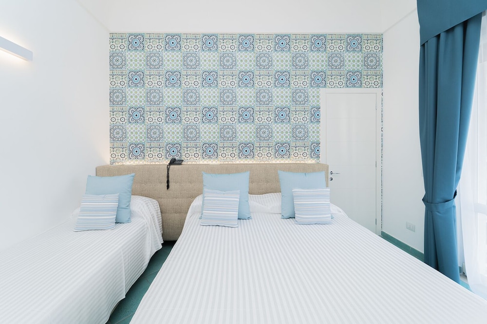 Superior Triple Room - Photo 9