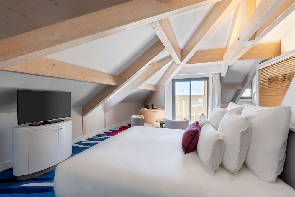 Junior Suite, 1 King Bed, Terrace, Sea View - Photo 1