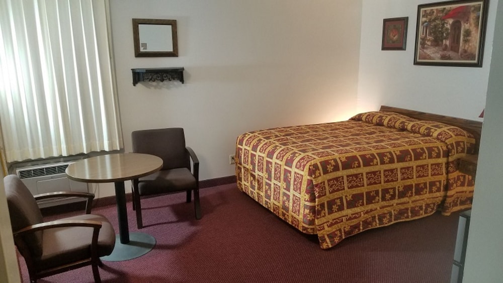 Single Room, 1 Queen Bed photo 3
