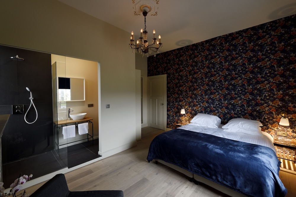 Superior Room, 1 King Bed (Dutch Masters)