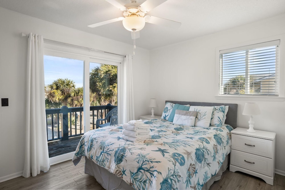 House, Multiple Beds, Kitchen, Ocean View photo 2