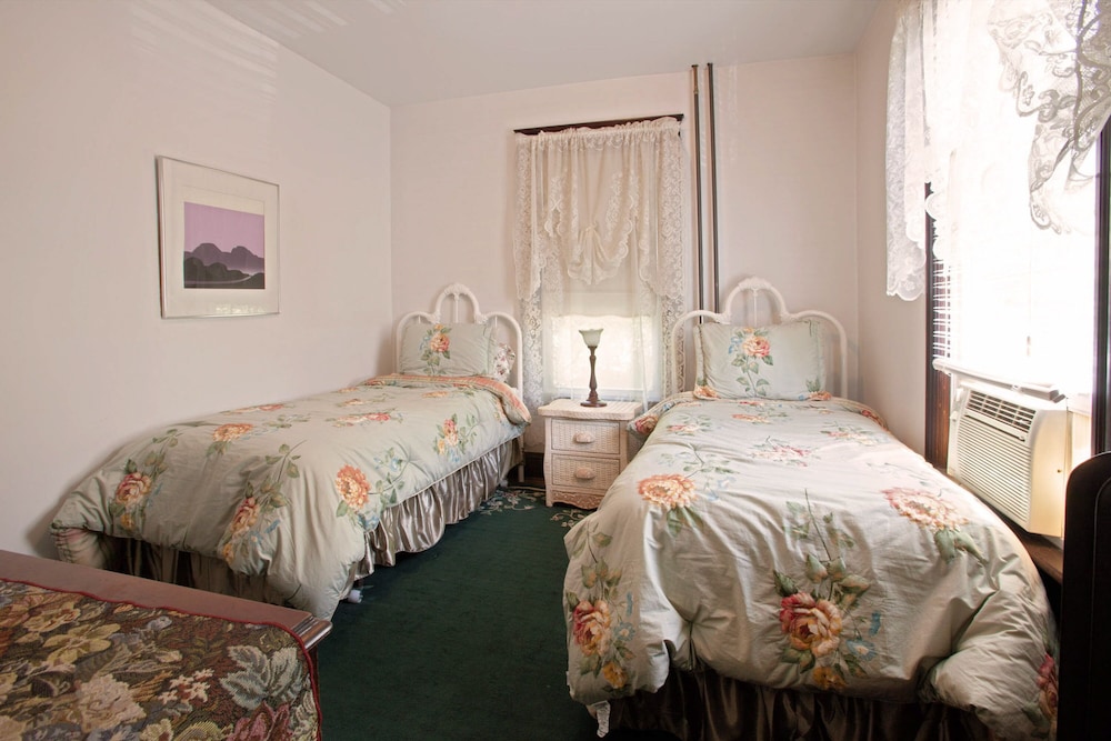 Standard Townhome, 2 Bedrooms, Ground Floor photo 3