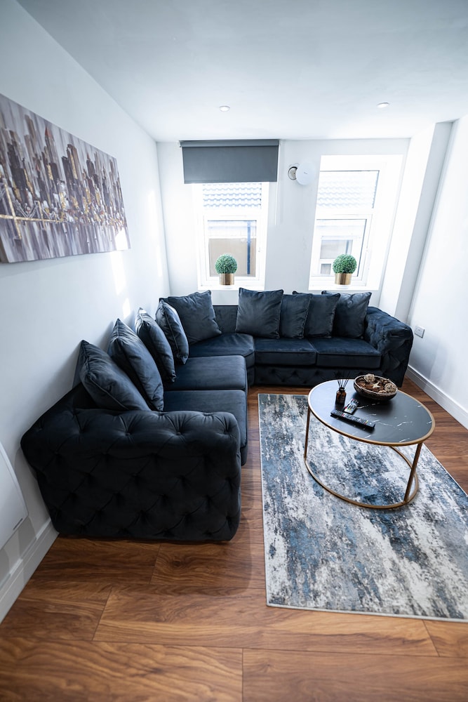 Deluxe Apartment, Hot Tub, City View (Apt 4) - Photo 10