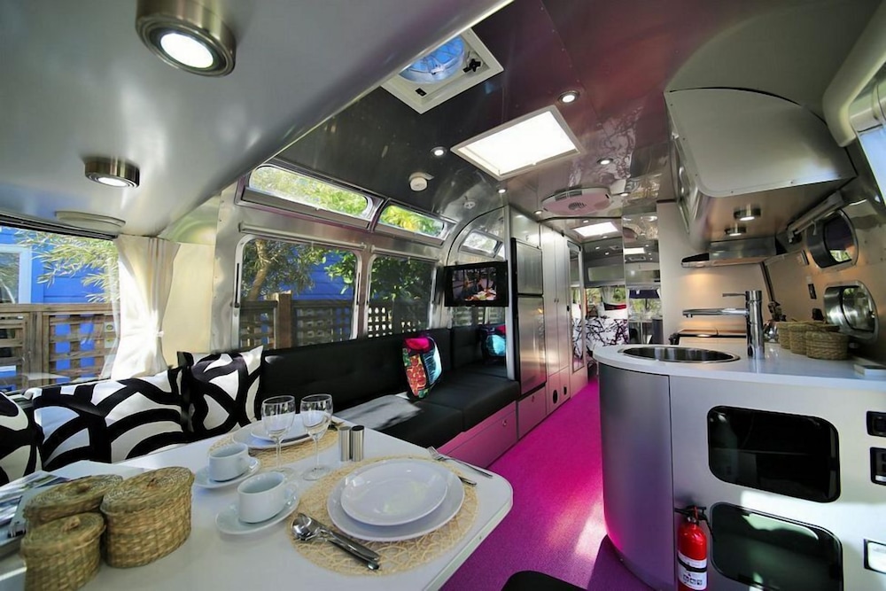 Deluxe Mobile Home photo 3